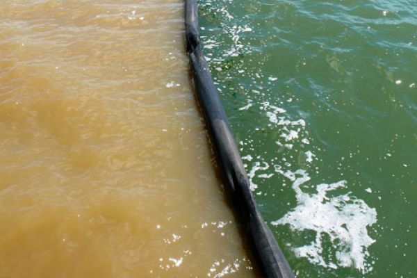 silt-curtains-137437188-F541-9314-ABD7-DE354AEF7512.jpg